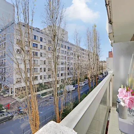 Near Bassin De La - 2p Balcony Parigi